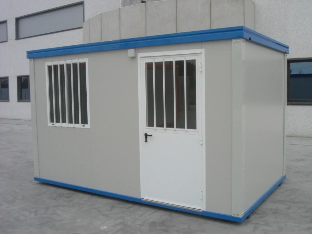 Container de chantier 4 × 2,4 m — photo 6